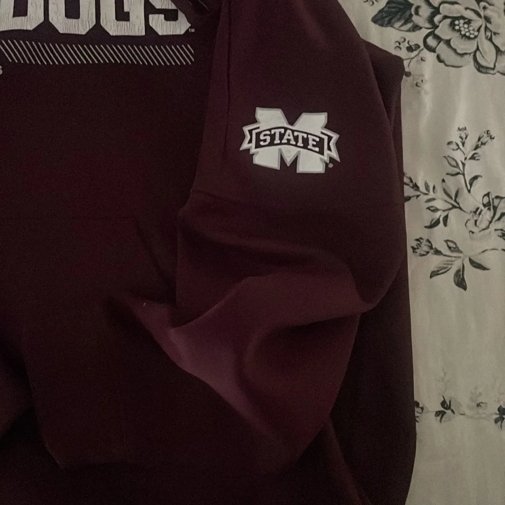 Mississippi State Bulldogs Hooded Sweatshirt 🌺 2 for $10🌺